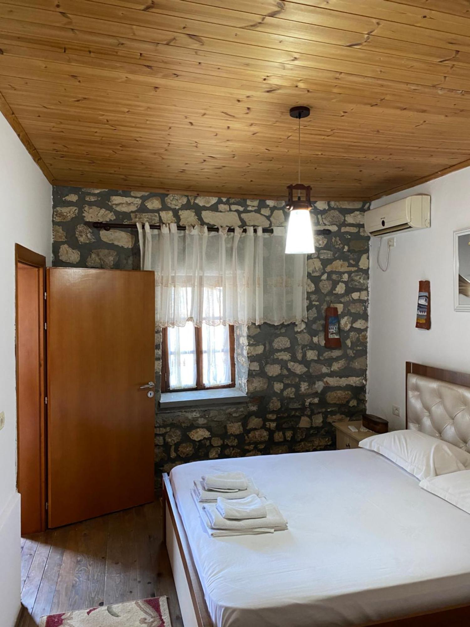 Aria Baci Guest House Berat Exteriör bild